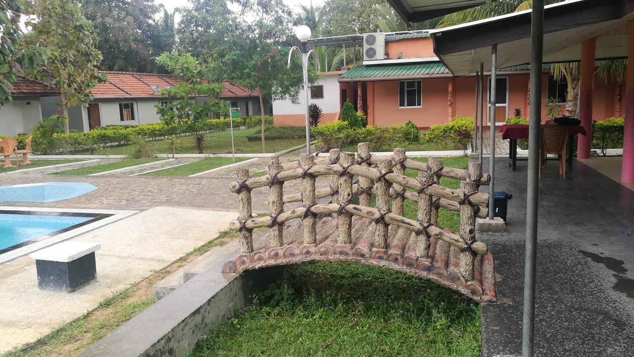 Friends Paradise Hotel Kilinochchi Exterior foto