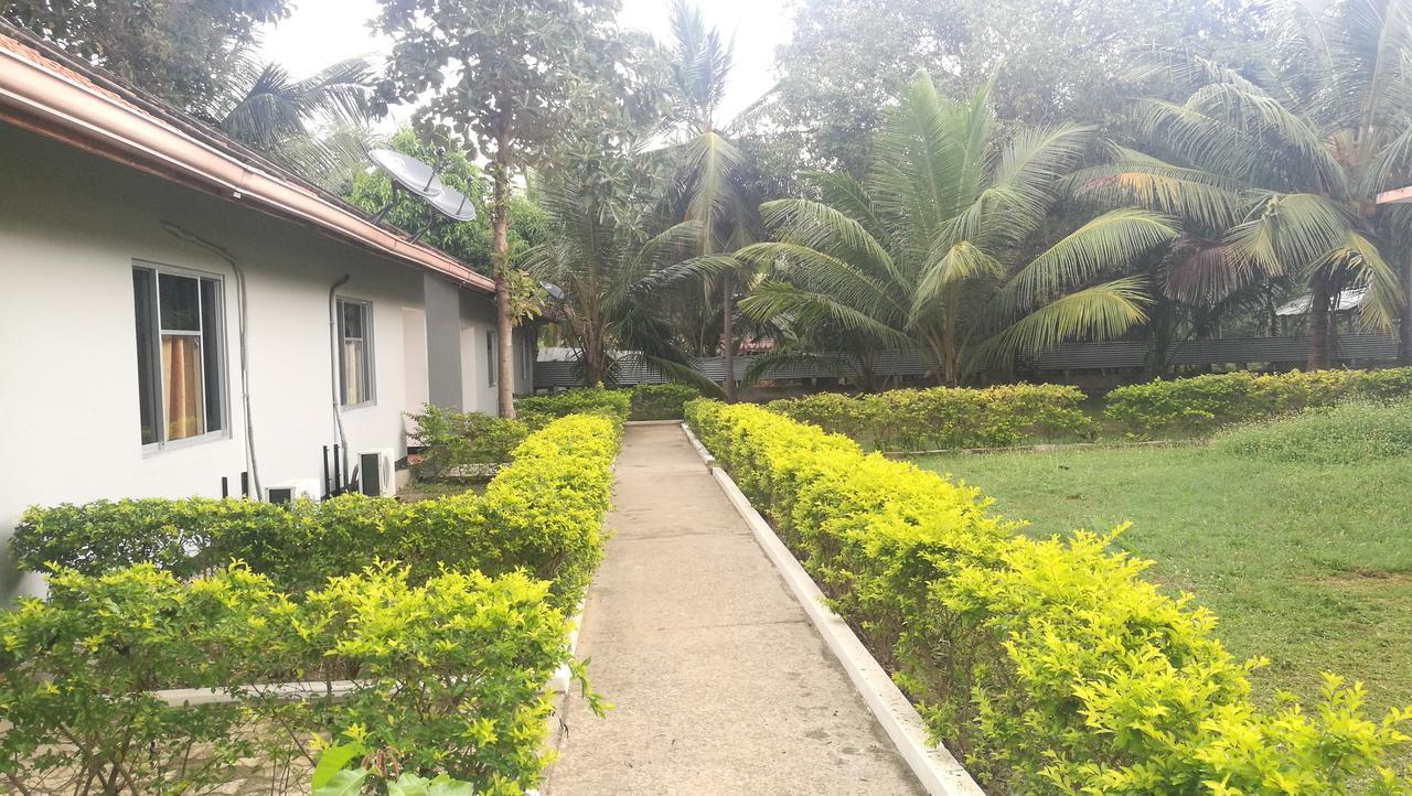 Friends Paradise Hotel Kilinochchi Exterior foto